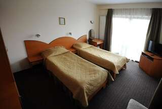 Отель Hotel Everest Тыргу-Муреш Двухместный номер с 2 отдельными кроватями-9