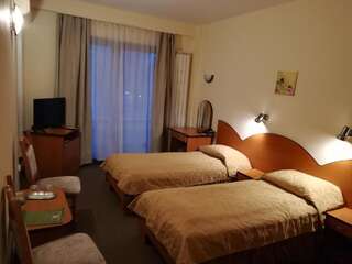 Отель Hotel Everest Тыргу-Муреш Двухместный номер с 2 отдельными кроватями-1